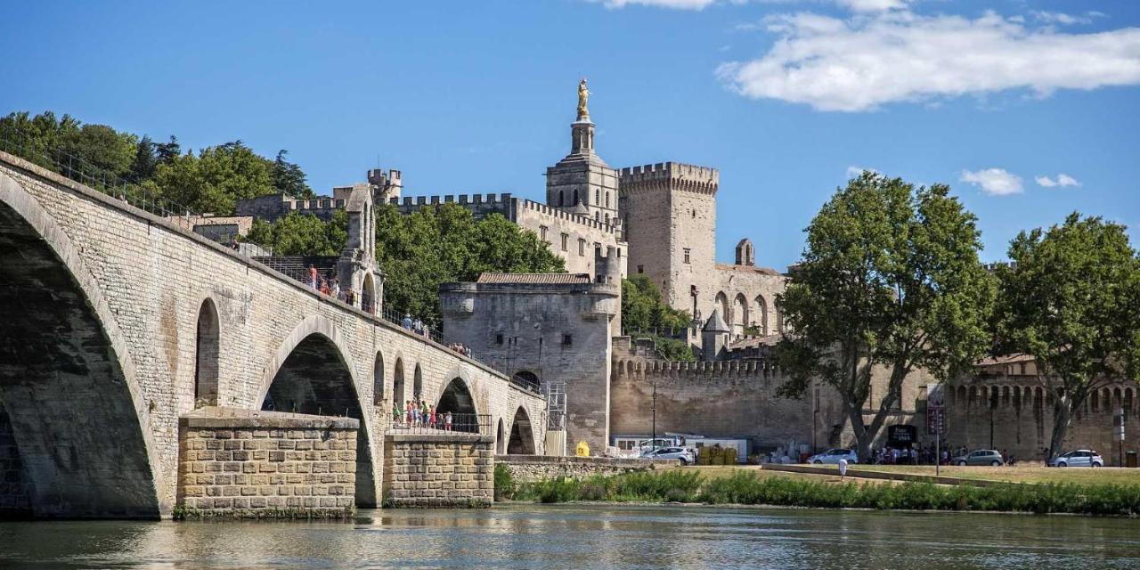 Gite En Provence Proche Avignon Sauveterre  Extérieur photo